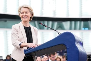 Von der Leyen še okreva po hudi obliki pljučnice