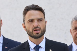 Tonin vztraja, da Hajdinjaka ni obveščal, kaj je Knovs odkril na policiji