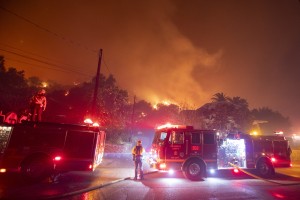 Los Angeles: 30.000 ljudi zbežalo pred požari