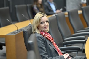 Golobova Ozna obstaja le v glavi poslanke: zarotniška teorija je produkt paranoidne politične shizofrenije