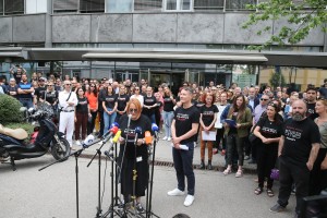 RTV vreča brez dna: samo plače bodo letos požrle 97 milijonov evrov, ustanavljajo pa nov radio