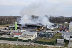 V Prekmurju gori: ogenj zajel deponijo v Puconcih (FOTO)