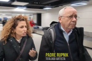 marko rupnik letalisce novinarka.jpg