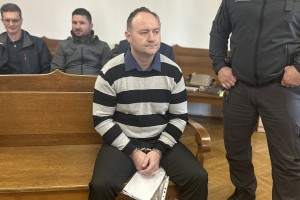 30 let zapora za moža, ki je ženo pripeljal pred nož morilske ljubice