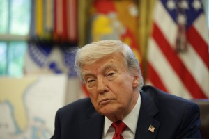 Carine: 12 zveznih držav toži Trumpa