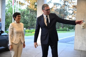 "Proevropski" Aleksandar Vučić je Marti Kos razložil, zakaj gre na Putinovo parado v Moskvi (FOTO)