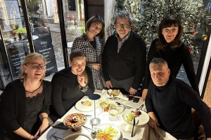 Janšev milijonar Aleš Štrancar razmetava denar, njegovi novi prijatelji pa ga pridno lupijo