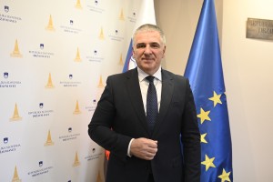 Je to najbogatejši slovenski politik? 11 milijonov prometa letno imajo podjetja Marka Lotriča