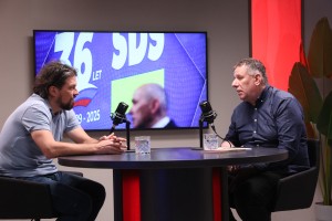 Bo nedeljski referendum še en strel v koleno za Janeza Janšo? (PODKAST)