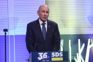 Janez Janša zmagal že pred kongresom - v SDS ni več junakov, ki bi se mu upali zoperstaviti