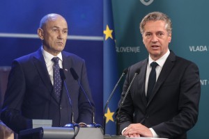 Politično kadrovanje: državne službe za sinove, žene in prijatelje politikov