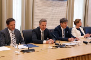 Panika na Gregorčičevi: pravljice o miru so se levičarjem vrnile kot bumerang