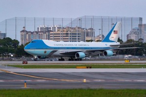 "Transparentnost": Katar Trumpu podaril luksuzno letalo