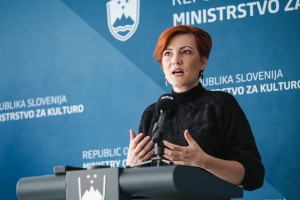 NSi in Demokrati z interpelacijo nad Asto Vrečko