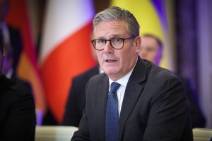 Moški požigal hiše v lasti britanskega premierja