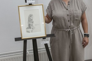 Brežiška knjižnica gosti razstavo del Mateje Lee Pečar z naslovom Od rojstva do slike