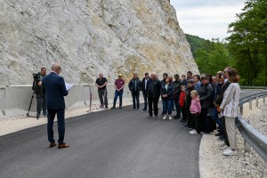 Namenu uradno predali sanirano skalno pobočje Beli pesek