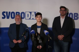Analiza: celo podporniki koalicijskih strank na referendumu glasovali PROTI