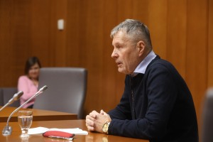 Janša, vrni se: podjetjem Bojana Požarja upada zaslužek