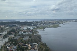 V manifestu grozil, da namerava zabosti dekleta: nastradali trije šolarji