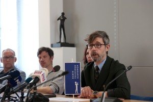 Ne grožnje, prestrukturiranje je potrebno, RTV je vreča brez dna!