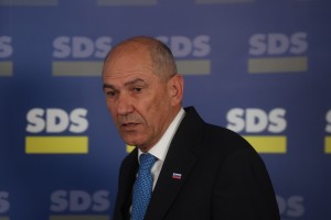 Analitik: Pred volivci je možnost nove, še bolj napumpane Janševe vlade