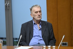 Nenavadno: glasovali o njegovem zakonu, Jonasa Žnidaršiča pa ni bilo v dvorani?