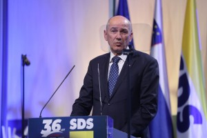 Večni predsednik: Janez Janša požre vse na desni, ne more pa osvojiti večine v DZ