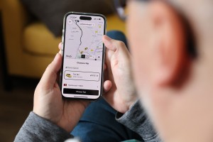 Taksisti kot politično orodje: ko se podre pravljica o izkoriščevalskem Uberju