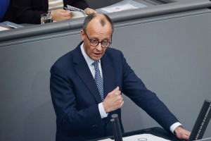 Nemčija in zaveznice Ukrajini odpravile omejitve glede dometa orožja