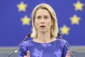 Ker ne popušča Putinu, jo levičarji zmerjajo z »napol ponorelo vojno hujskačico«