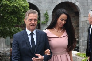 Golob »zgrožen in osebno prizadet« nad zapisom, ki njemu in Tini Gaber »grozi z javnim linčem«