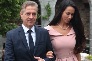 Golob »zgrožen in osebno prizadet« nad zapisom, ki njemu in Tini Gaber »grozi z javnim linčem«