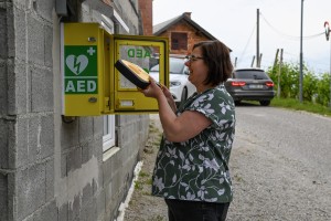 Presladol in Brezovica v Podbočju bogatejša za nova defibrilatorja