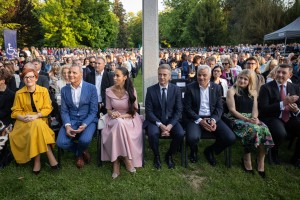 Golob in Tina Gaber poslušala opero: kdo vse je prišel na Operno noč v Mariboru (FOTO)