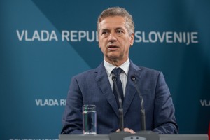 Golob: Opozicija že tri leta vlaga nesmiselne predloge zakonov, interpelacij ali referendumov