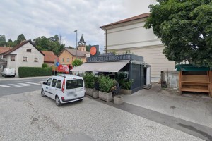 Sramota v Logatcu: državni in občinski inšpektorji si podajajo kebab