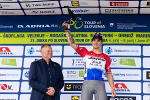 Groenewegen do šeste etapne zmage in zelene majice