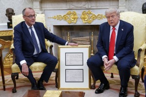Ameriški predsednik od kanclerja dobil rojstni list v Nemčiji rojenega Trumpovega dedka