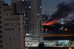 Izrael ne odneha z napadi, v Teheranu in okolici nove eksplozije