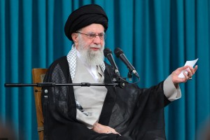 Ajatola grozi, da bo Iran uničil "zlobni sionistični režim"