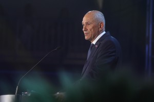 Zakaj se leta 2025 še naprej prepiramo o partizanih in domobrancih (KOMENTAR)