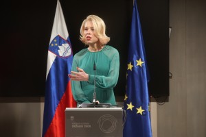 Svoboda s pobudo proti Janši: Kriminalec naj ne bo politik