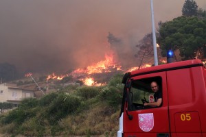 Požar pri Omišu pogašen; pri Makarski na delu požigalec