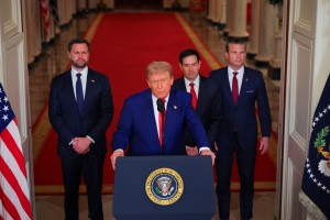 ZDA napadle Iran; napadov bo še več, grozi Trump