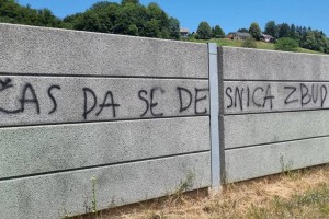 Poziv k likvidaciji Goloba v štajerski občini: trije »metki« za premierja (FOTO)