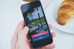 Klavrn konec zakona, ki naj bi omejil oddajo prek Airbnb?