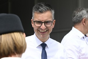 Ne boste verjeli, kakšno norost o Marjanu Šarcu širi podpornik SDS