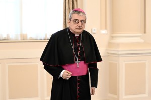 V slovenski Cerkvi upajo, do je novi nuncij »normalen«: kar je prejšnji zahteval od škofov, je »pod častjo zdravega človeka«