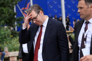 Živčnost Aleksandra Vučića: zaskrbljeni srbski predsednik govori že popolne nesmisle